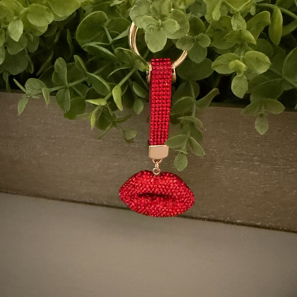 Red Rhinestone Lip Keychain / Bag Charm - Picture 6 of 6